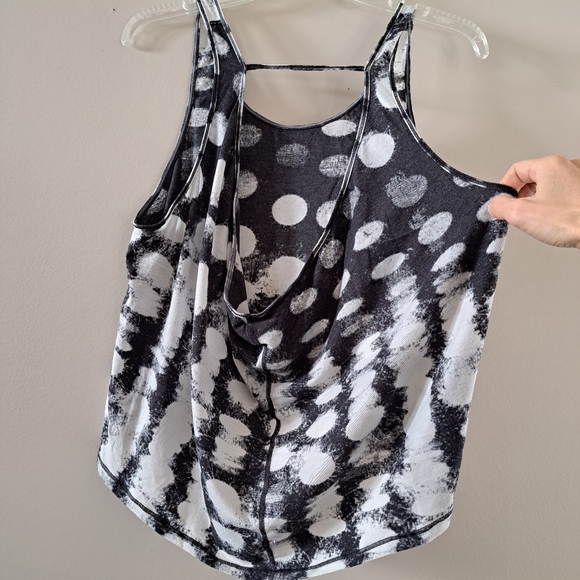 VEUC Lululemon tank top - Picture 3 of 3